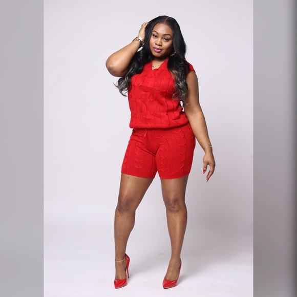 red 2 piece Sweater short set - Picture 4 of 6